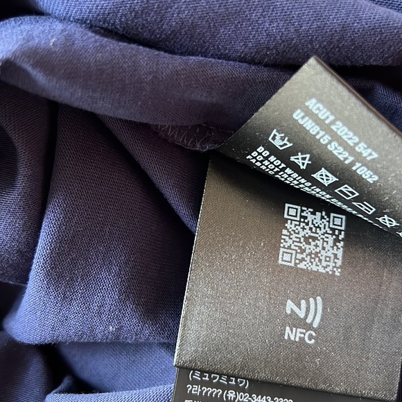 Prada T-shirt - Picture 14 of 16